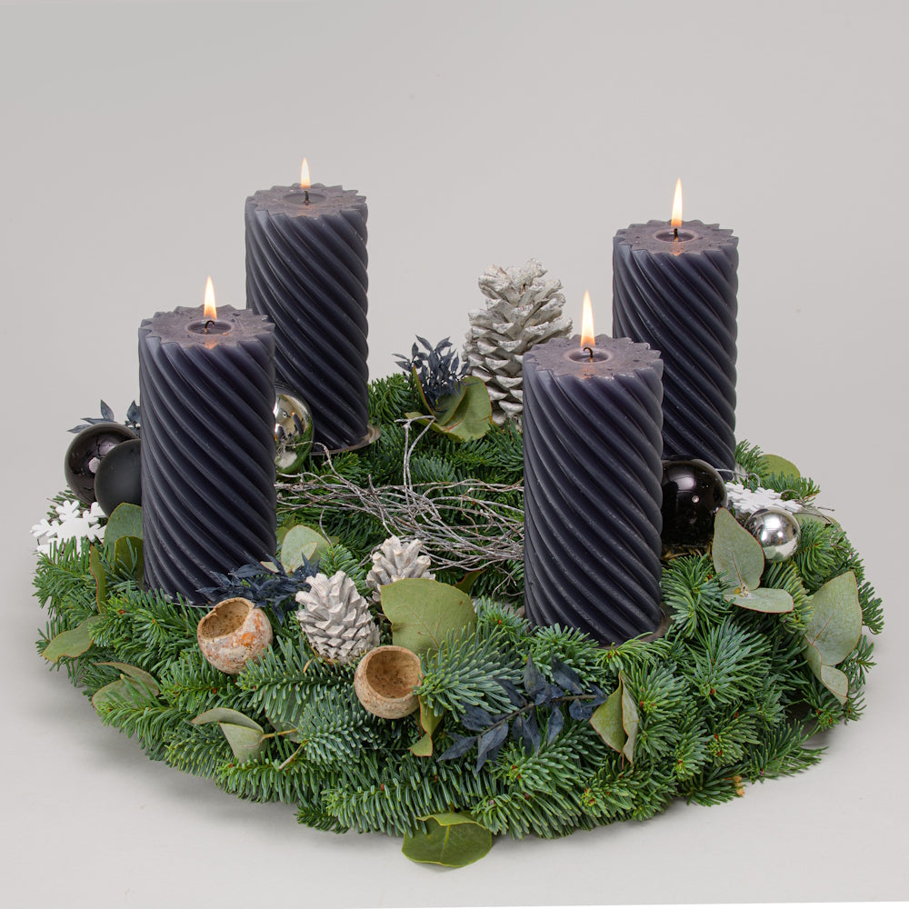 Adventskranz 40 cm Nobilis und Eucalyptus mit gedrehten Kerzen in anthrazit 2